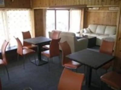 Pella Inn Hostel - 36