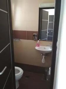 Pella Inn Hostel - 31