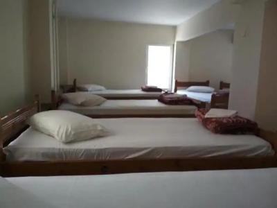 Pella Inn Hostel - 17