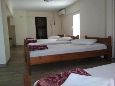 Pella Inn Hostel - 16