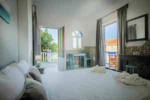 Velendzas Holidays, Alikanas