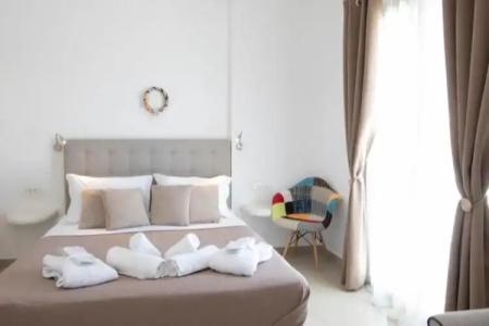 Thira's Dolphin - 113