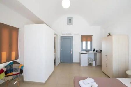 Thira's Dolphin - 112