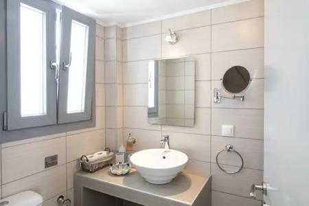 Thira's Dolphin - 86