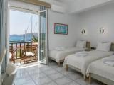 Standard Triple room with sea view