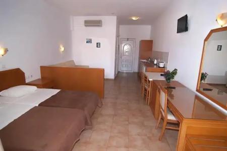 Lambis Studios & Apartments - 1