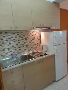 Elarin Studios & Apartments - 11