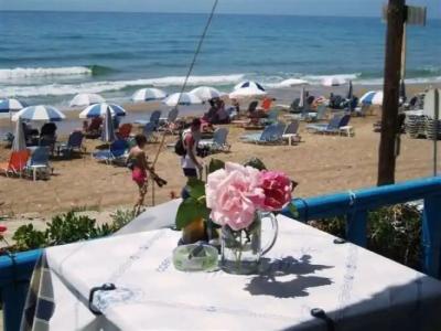 Romantic Palace Beach Apartments - 12