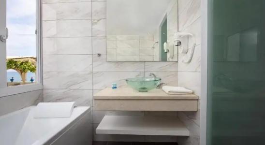 Romantic Palace Beach Apartments - 6