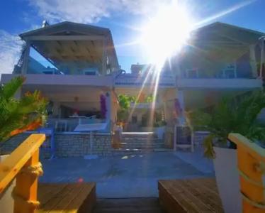 Romantic Palace Beach Apartments - 21