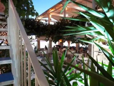 Romantic Palace Beach Apartments - 15