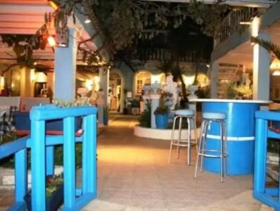 Romantic Palace Beach Apartments - 18