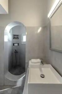 Blue Dolphins Apartments - 103