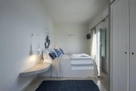 Blue Dolphins Apartments - 101