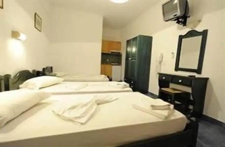 Siroco's Rooms And Studios - 3