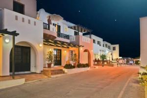 Golden Bay, Agios Prokopios