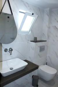 Sea View Studios - 4