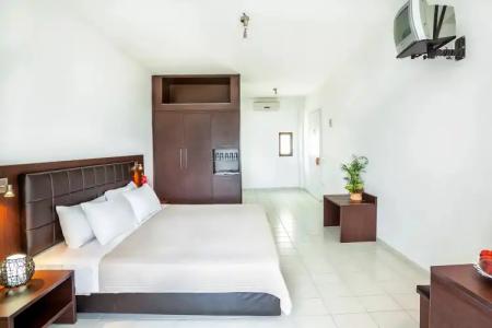 Xenios Dolphin Beach - 8