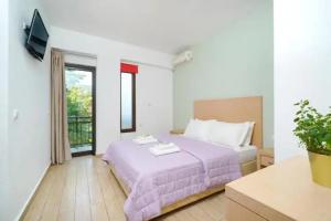 Village-Esperia, Potos