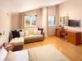 Classic Triple room with partial sea view