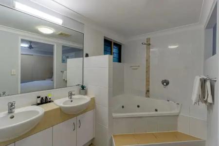 Townsville Southbank Apartments - 16