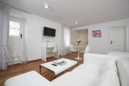 Divota Apartment - 174