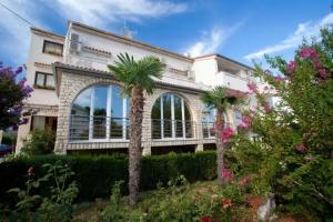 Pansion Burin Guest house, Baska