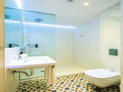 ibis Styles Golden Sands Roomer - 11