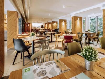 ibis Styles Golden Sands Roomer - 14