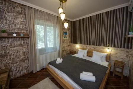 Platan Garden Rooms & Restaurant - 1