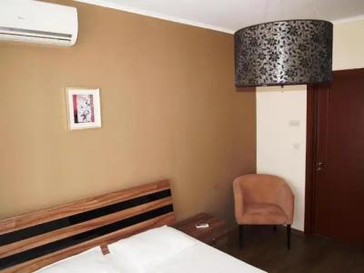 Apart Golden Line - 76