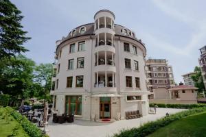 Kristel Hotel, Saints Constantine and Helena