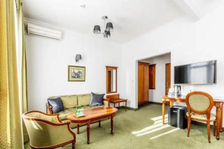 Pod Złotą Różą - 53