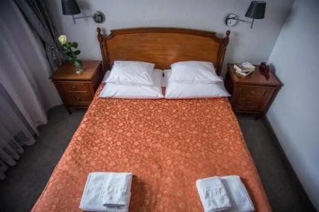 Pod Złotą Różą - 76