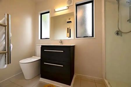 Riccarton Mall Motel - 92