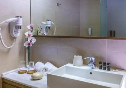 Cosmopolitan & Spa - 8