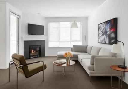 AKA Beverly Hills - 86