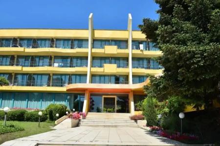 Ambassador - Free Parking - 19