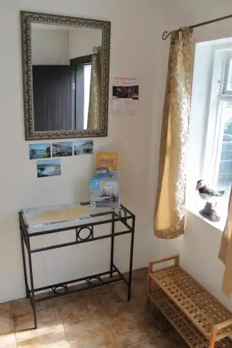 Húsavík Guesthouse - 9