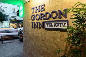 One of a Kind Gordon Beach Front 2BR Apt, Tel Aviv