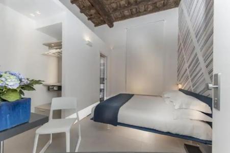 First Floor - Boutique - 15