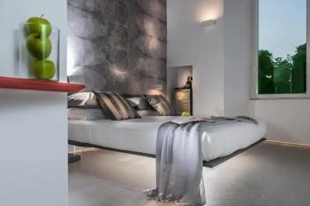 First Floor - Boutique - 48