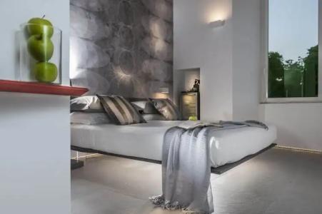 First Floor - Boutique - 25