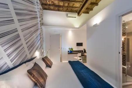 First Floor - Boutique - 59