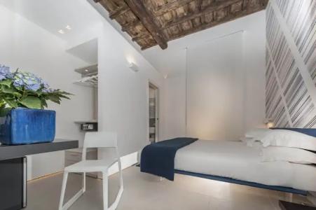 First Floor - Boutique - 9