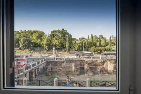 First Floor - Boutique - 14