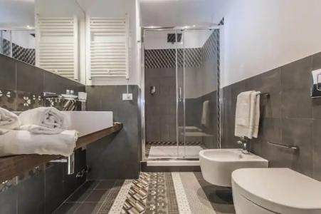 First Floor - Boutique - 31