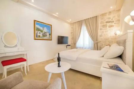 Conte & Restaurant - 76