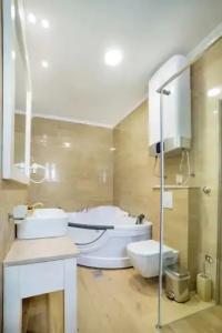 Conte & Restaurant - 79