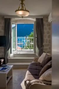 Conte & Restaurant - 84